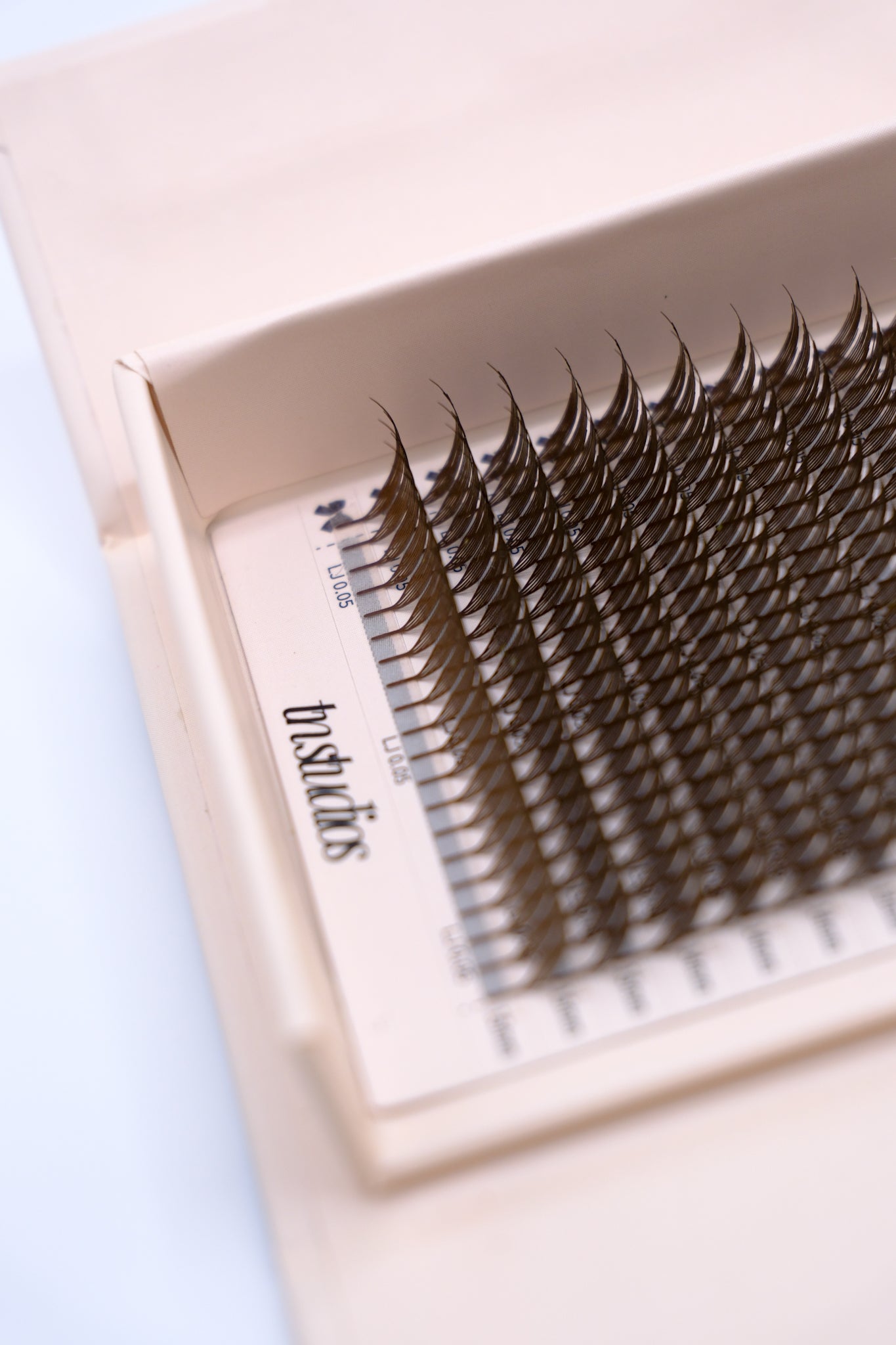 brown manhua luxe mixed [40 lines]