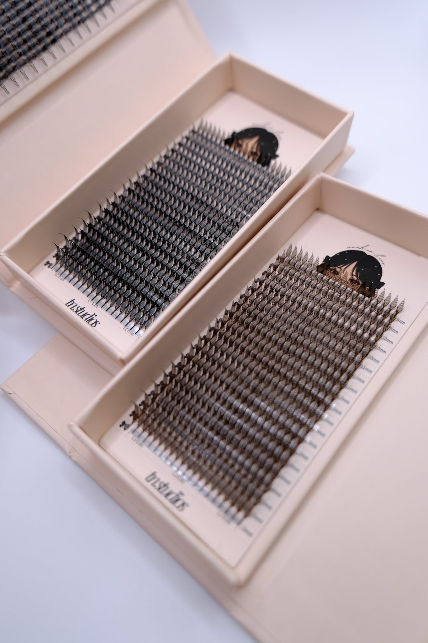 brown manhua luxe mixed [40 lines]